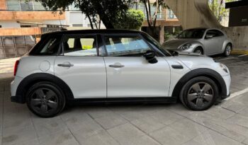 
										BMW-MINI COOPER CLASSIC AUTOMATICA 2022 full									