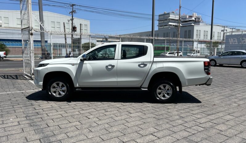 
Mitsubishi 2024 L200 4p GLX Doble L4/2.4/ Man 2WD 2024 CSGDL full									