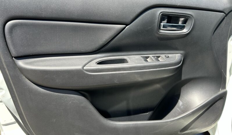 
Mitsubishi 2024 L200 4p GLX Doble L4/2.4/ Man 2WD 2024 CSGDL full									