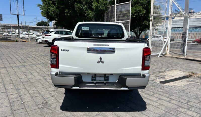 
Mitsubishi 2024 L200 4p GLX Doble L4/2.4/ Man 2WD 2024 CSGDL full									