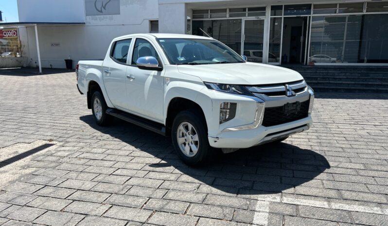 
Mitsubishi 2024 L200 4p GLX Doble L4/2.4/ Man 2WD 2024 CSGDL full									