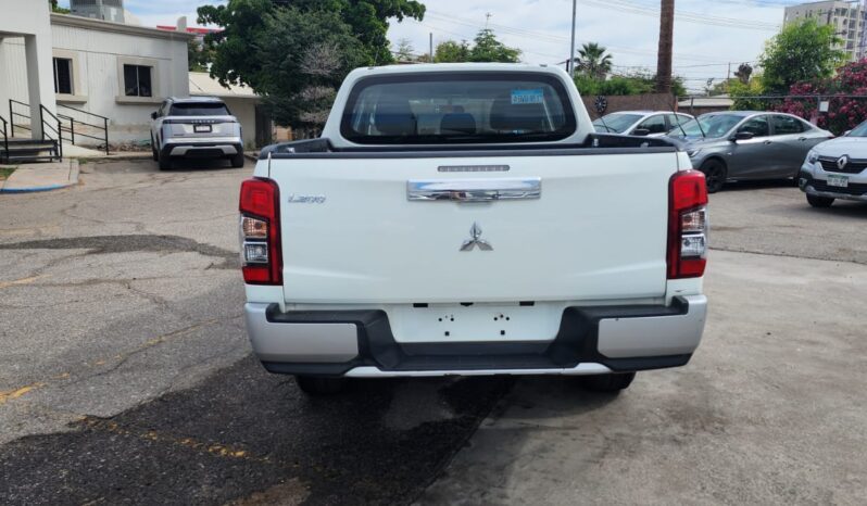 
MITSUBISHI L200 GLX DOBLE full									