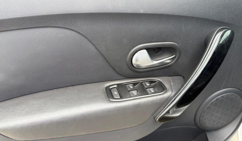 
Renault 2024 Logan 4p Intens L4/1.6 Aut full									