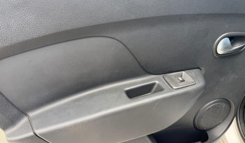 
Renault 2024 Logan 4p Intens L4/1.6 Aut full									