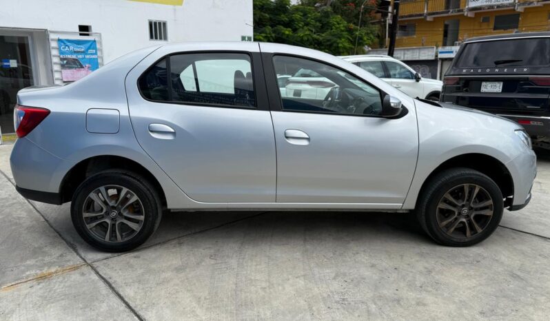 
Renault 2024 Logan 4p Intens L4/1.6 Aut full									