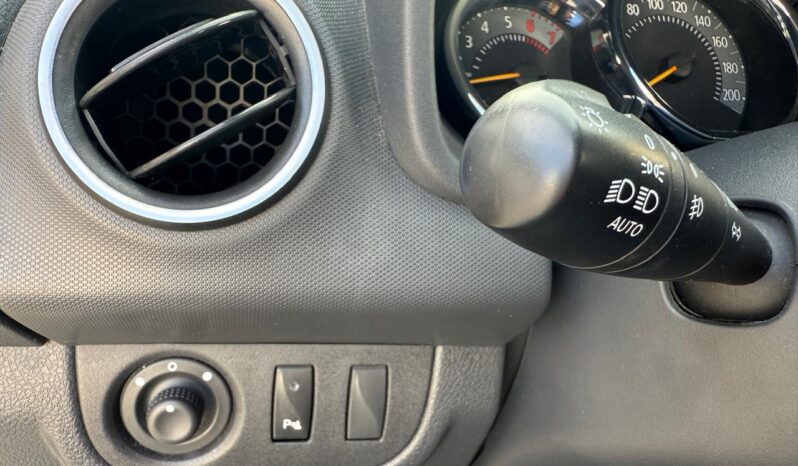 
Renault 2023 Logan 4p Intens L4/1.6 Aut full									