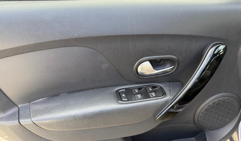 
Renault 2023 Logan 4p Intens L4/1.6 Aut full									