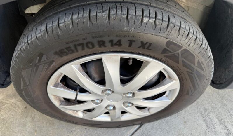 
Renault 2024 Kwid 5p Iconic L3/1.0 Man full									