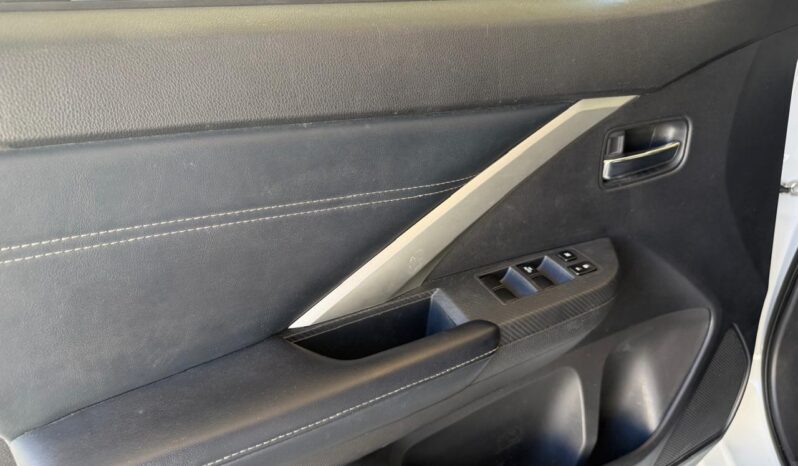 
Mitsubishi Xpander Cross 2024 full									