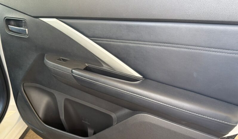 
Mitsubishi Xpander Cross 2024 full									