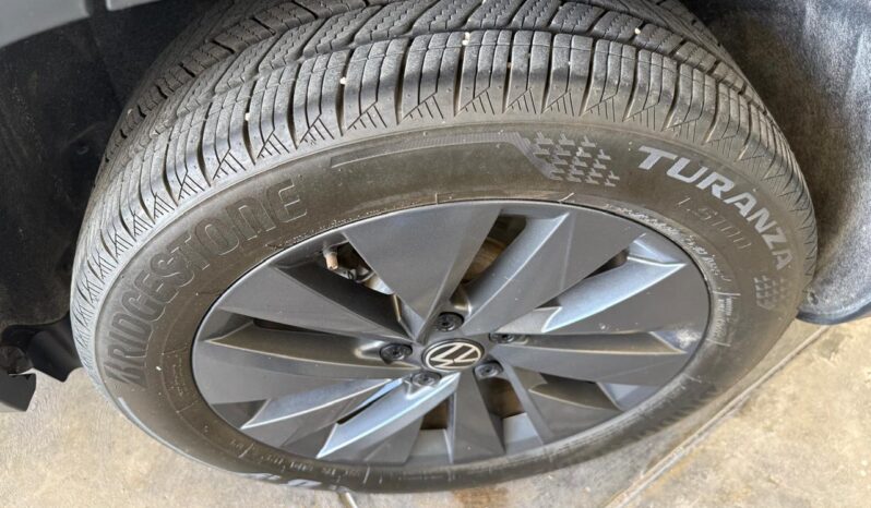 
Volkswagen 2024 Taos 5p Trendline L4/1.4/T Aut full									