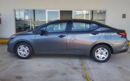 Nissan 2024 Versa 4p Sense L4/1.6 Aut Gris