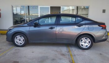 
Nissan 2024 Versa 4p Sense L4/1.6 Aut Gris full									