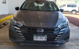 Nissan 2024 Versa 4p Sense L4/1.6 Aut Gris