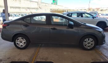 
Nissan 2024 Versa 4p Sense L4/1.6 Aut Gris full									
