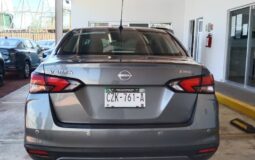 Nissan 2024 Versa 4p Sense L4/1.6 Aut Gris