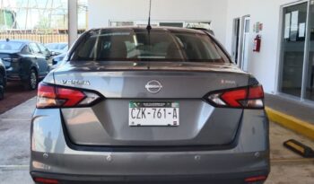 
Nissan 2024 Versa 4p Sense L4/1.6 Aut Gris full									