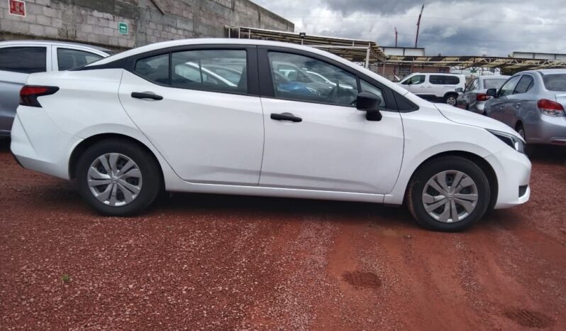 
Nissan 2024 Versa 4p Sense L4/1.6 Aut Blanco full									