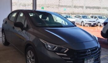 
Nissan 2024 Versa 4p Sense L4/1.6 Aut Gris full									